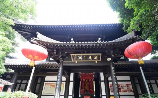 栖霞古寺(广西壮族自治区桂林七星区旅游)