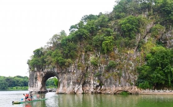 桂林象鼻山(广西壮族自治区桂林象山区旅游)